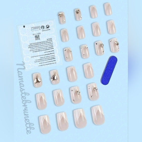 Rhinestone Heart French Manicure Press On Nails - Picture 5 of 16